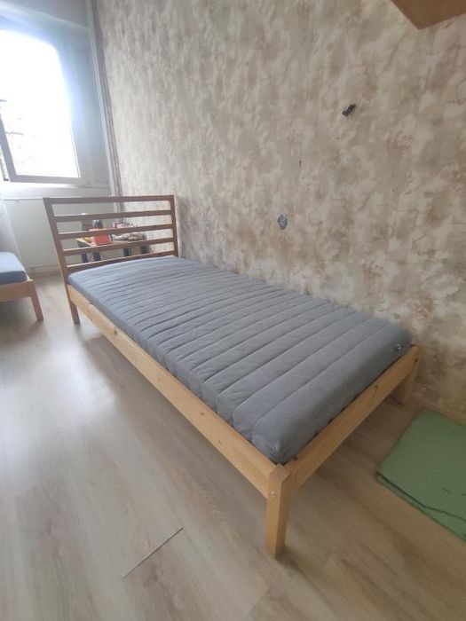 Единично легло с матрак и подматрачна рамка