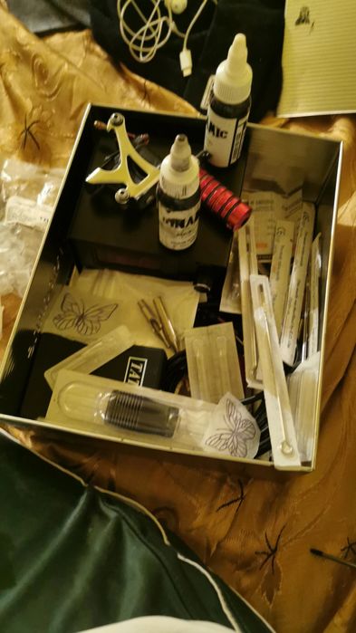 De vânzare aparat de tatuat cu tot ce trebuie