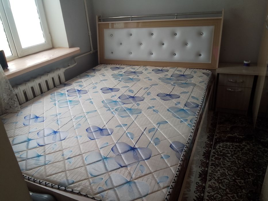 Стол стулья мебельнвй. Каляск.Кормление. Кровать всё за