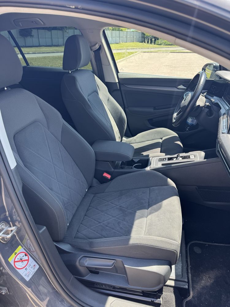VW Golf e-TSI 1st edition