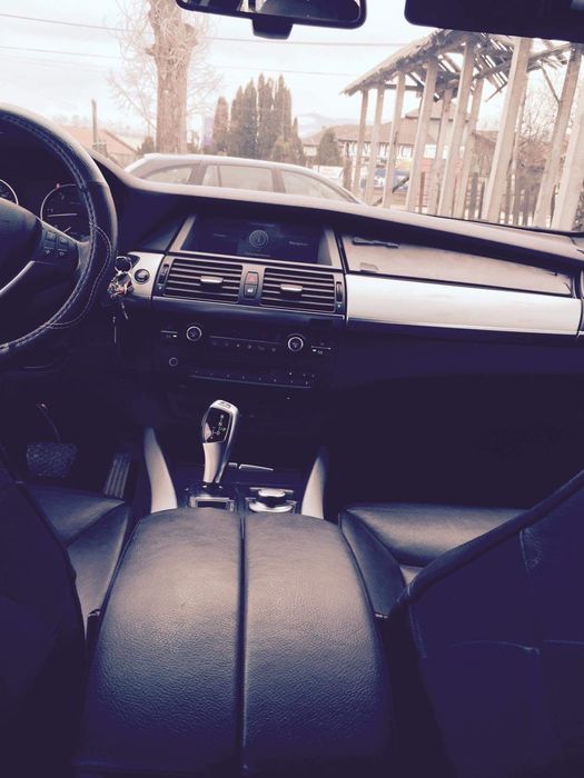 Vand BMW X5.  An 2007.  Unic proprietar. Mai multe detalii in privat.