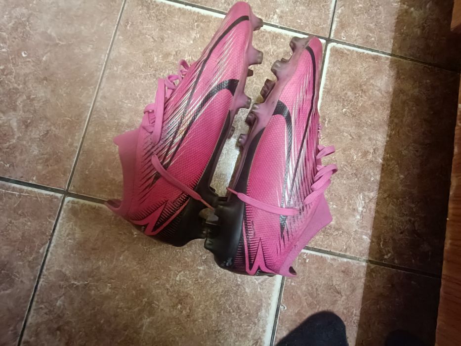 Vând ghete fotbal puma