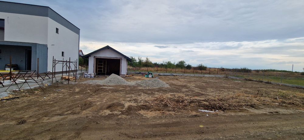 Vand teren si constructie lemn Albota