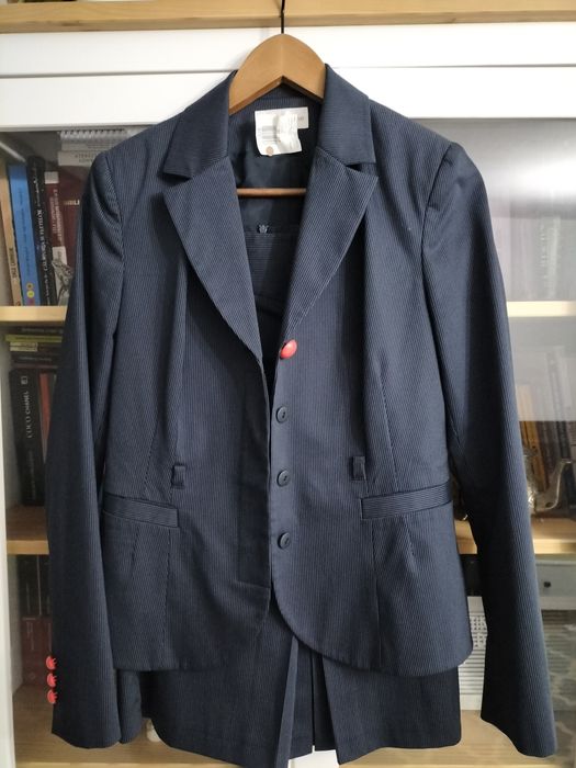 Costum cu fusta midi