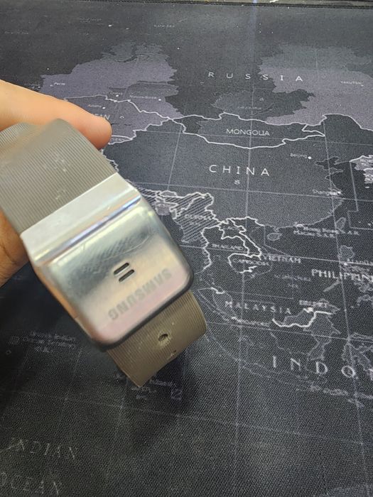 Samsung Gear S soati sotiladi. Camerasam bo.