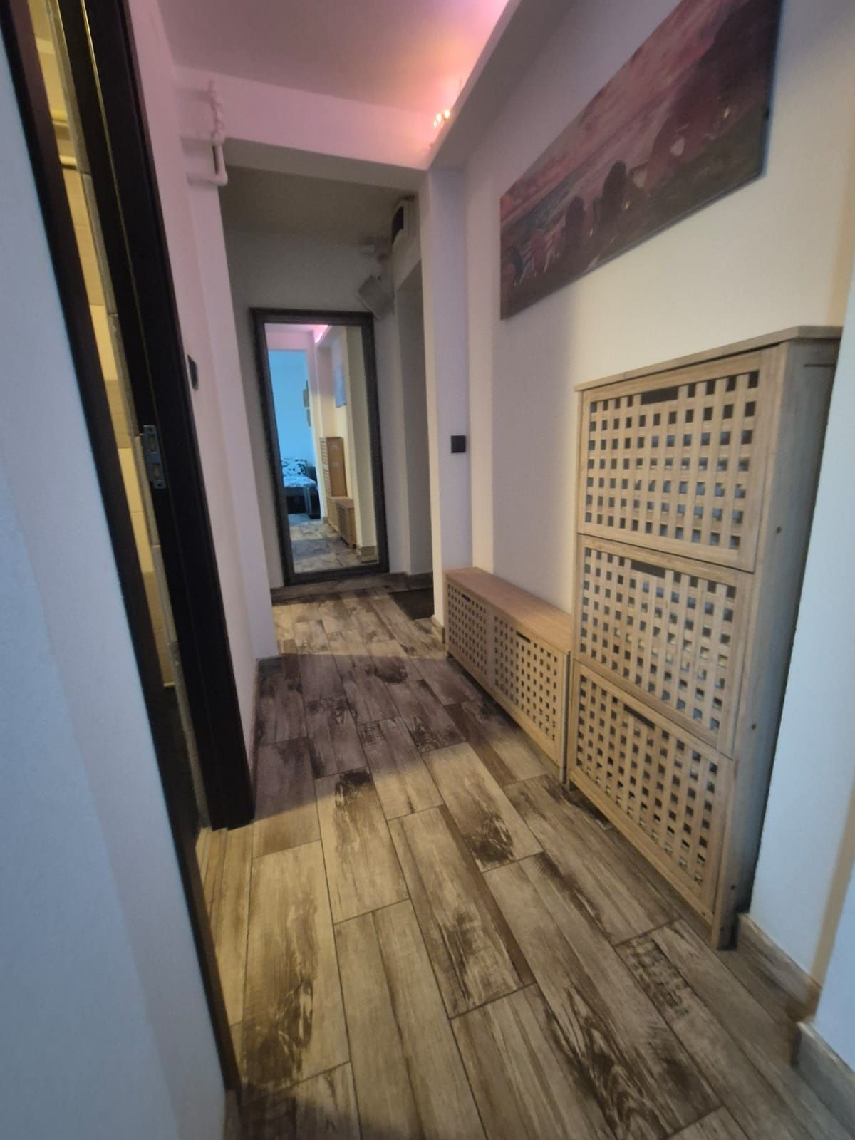 APARTAMENT 3 camere, semidecomandat ,etaj 2