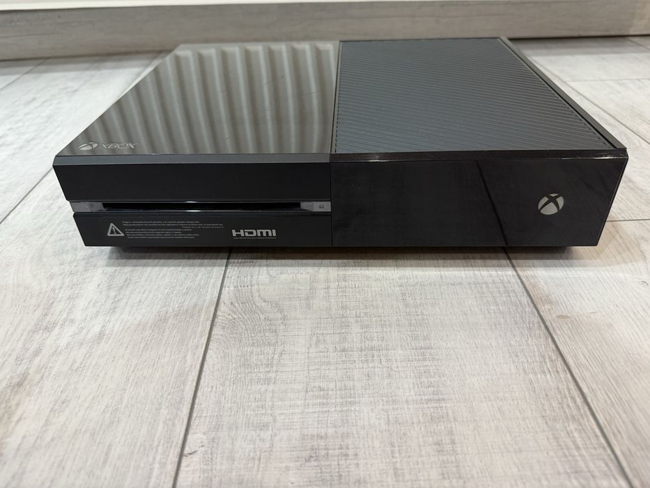Продавам  xbox one 500
