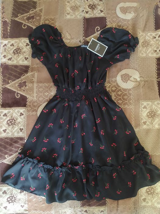 Продам новое женское платье