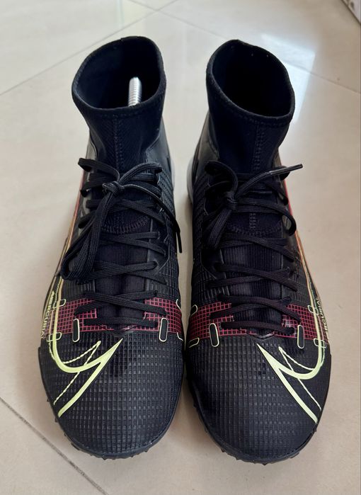 Футболни обувки стоножки Nike Mercurial