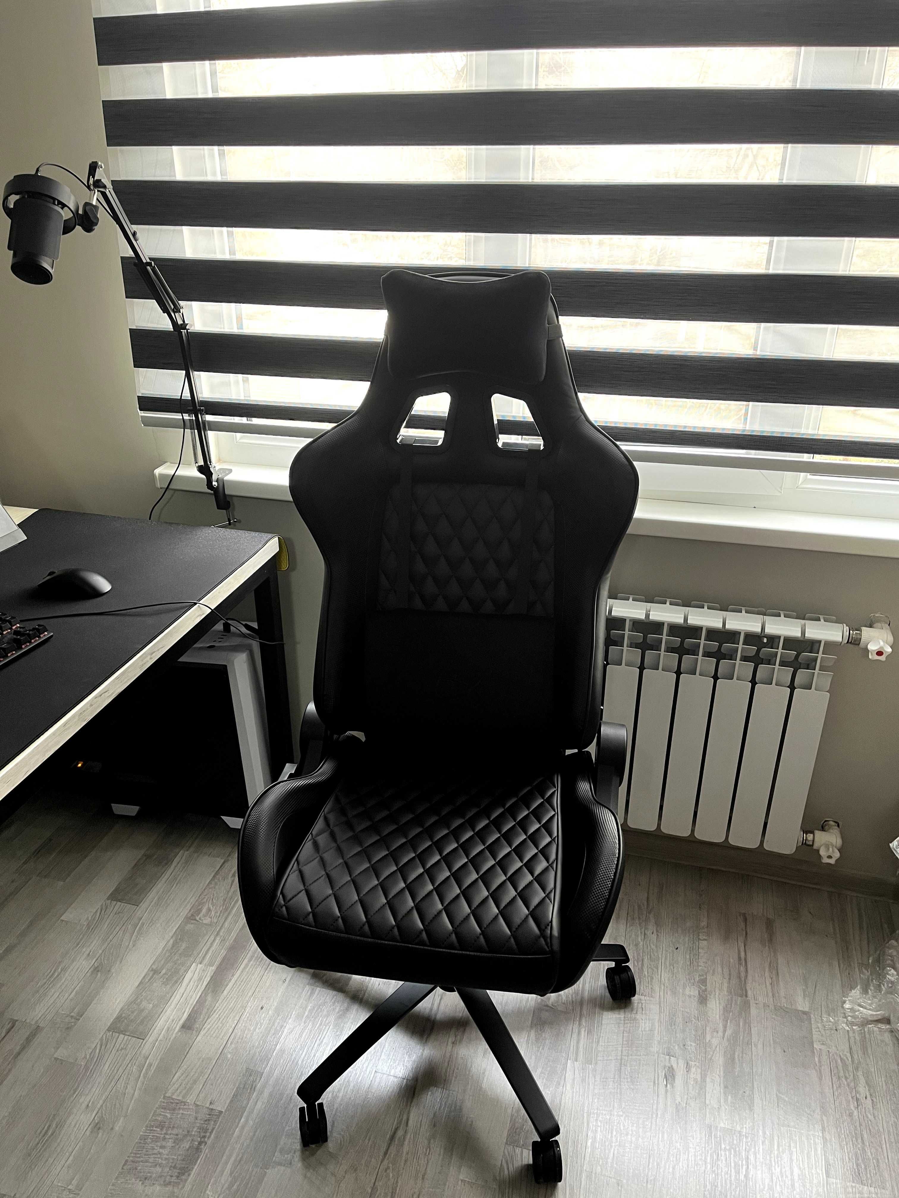 Игровое кресло HyperX JET Black (эко-кожа, 3D подлокотники)