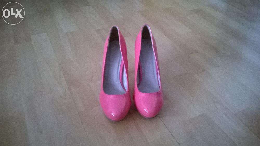 Vand pantofi superbi mărime 40