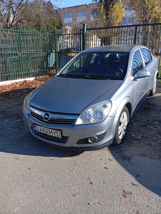 Opel Astra h Sedan 1.6 benzina
