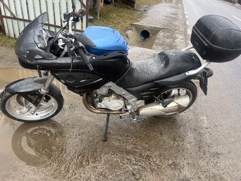 Bmw f 650 cs         .