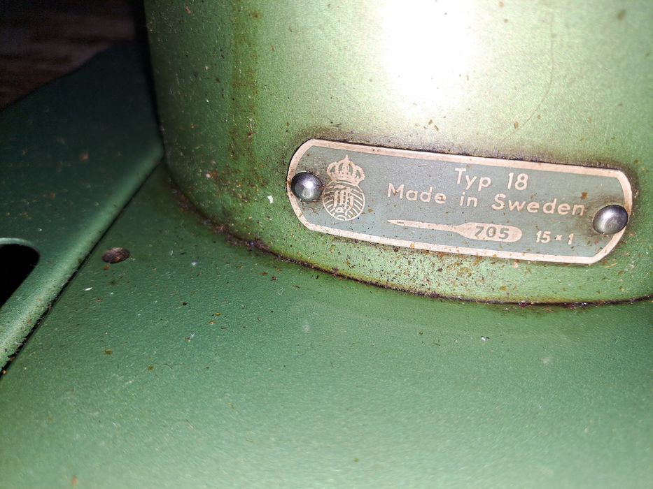 Ретро крачна шевна машина Husqvarna