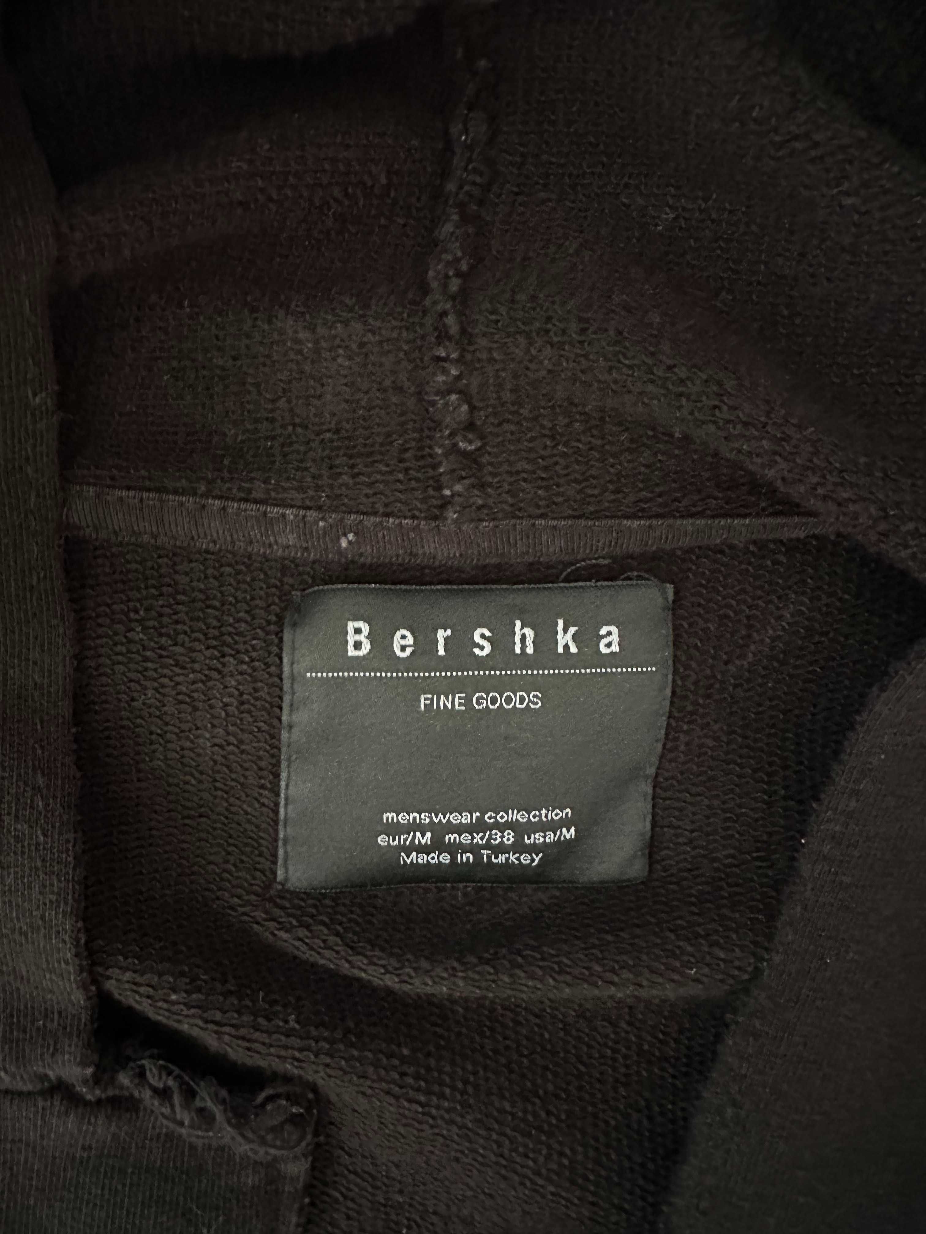Hanorac Bershka negru, mărimea M, stare foarte bună