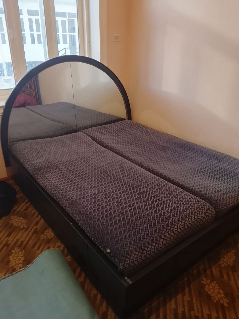 Mustahkam 2 kishilik divan sotiladi