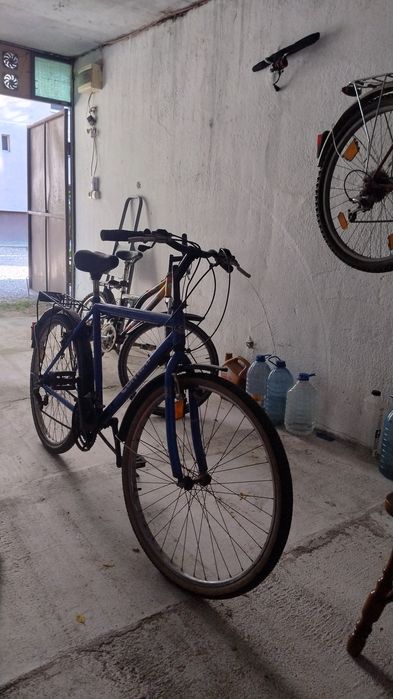 Vând bicicleta din imagine