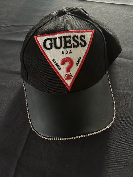 Оригинална шапка Guess