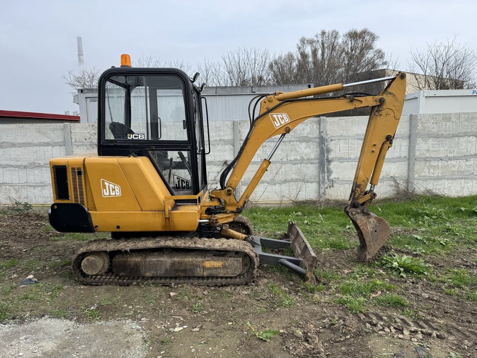 Miniexcavator 3T de inchiriat