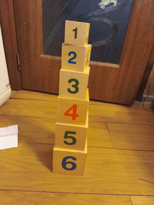 Jucării lemn, stivuit