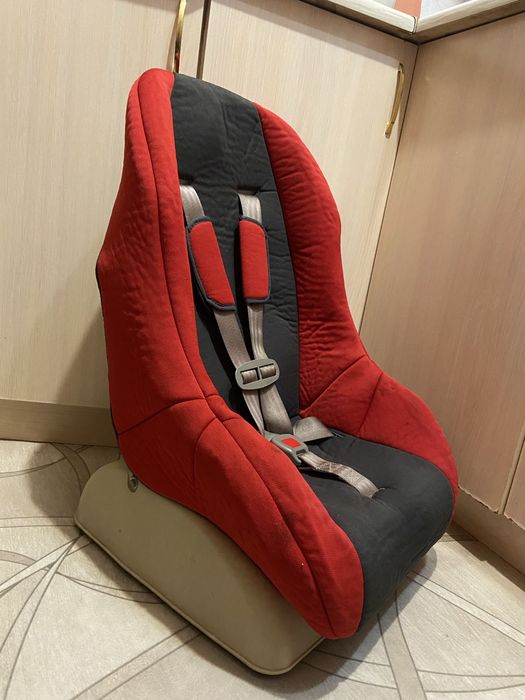 Детское автомобильное кресло