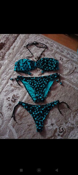 Vând costum de plaja