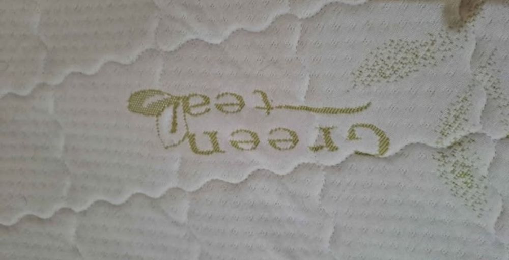 Разтегателен диван (Кийра) 140/190см ,с подарък към него топ матрак