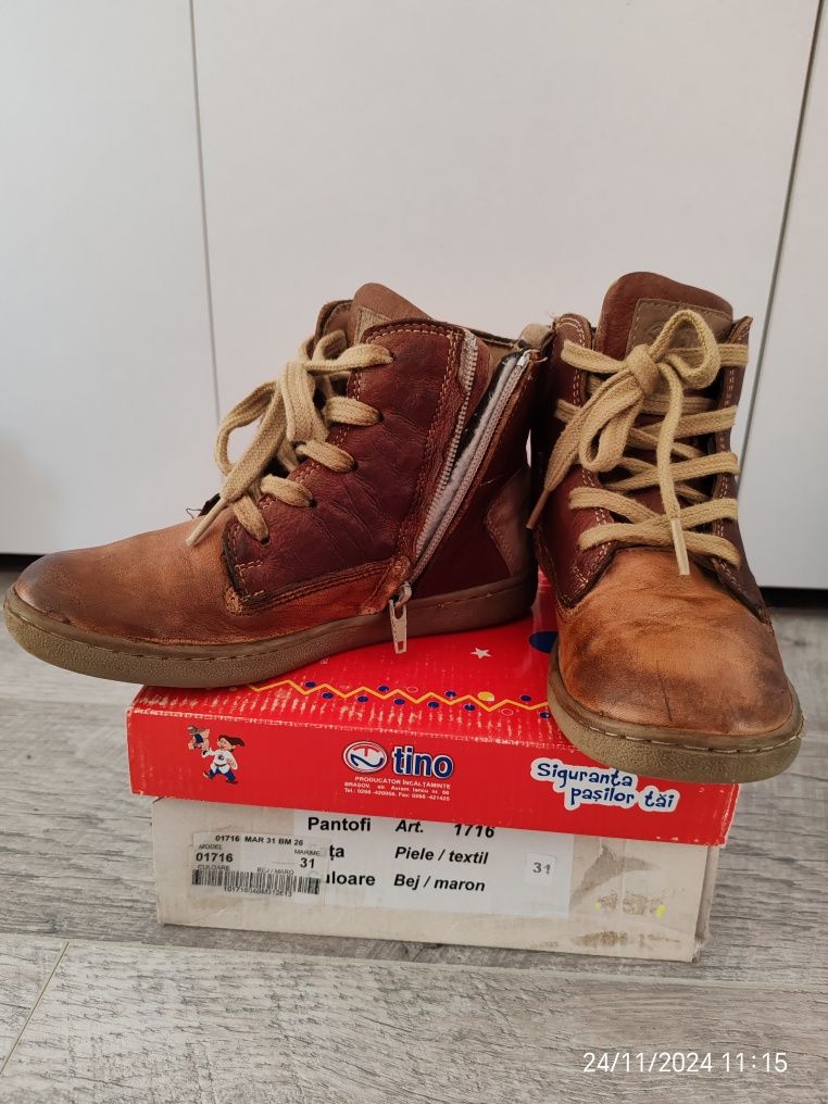 Papuci de piele naturala nr 31