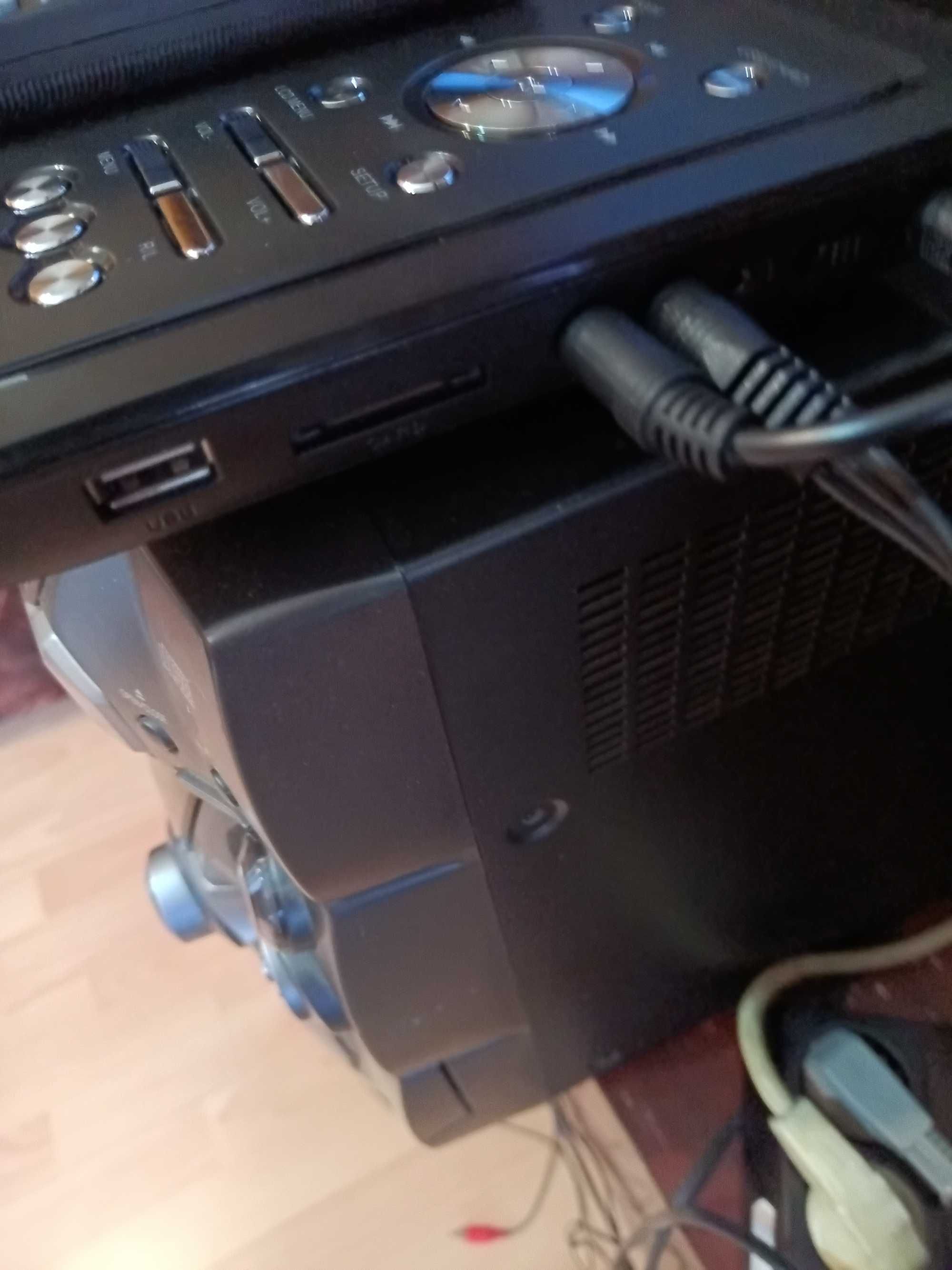 продавам портативен двд плеяр apeman vp1070 чисто нов