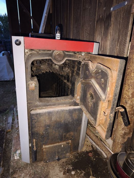 Vând centrala pe lemne marca viadrus 45 kw