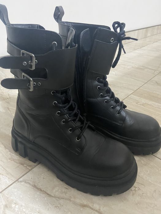 Bocanci negri inalti