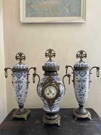 Garnitură de șemineu formată din ceas și urne decorative, 1905