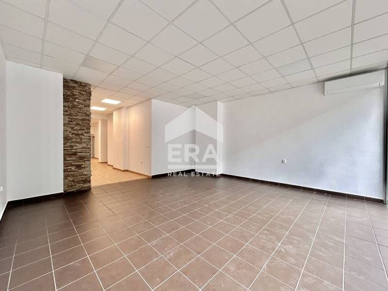 Дава се под наем Магазин в София, Гоце Делчев - 101 кв.м за 1800 € - Снимка #1