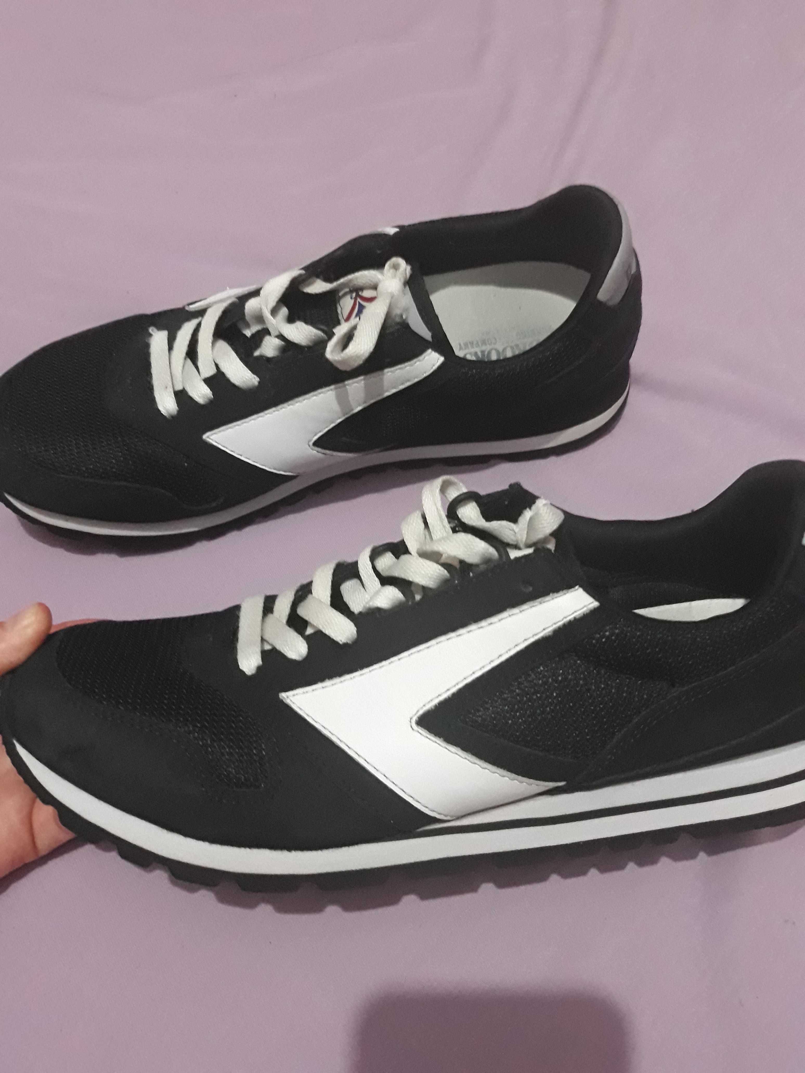 Pantofi  sport 44.5  Adidas