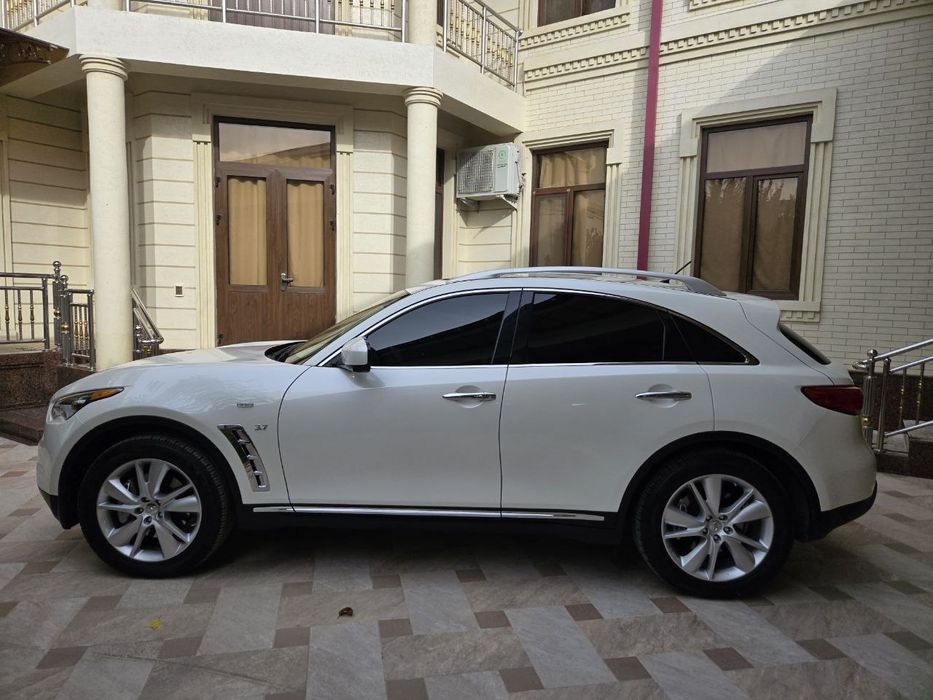 INFINITI  QX 70 sostoyanie kak novoe