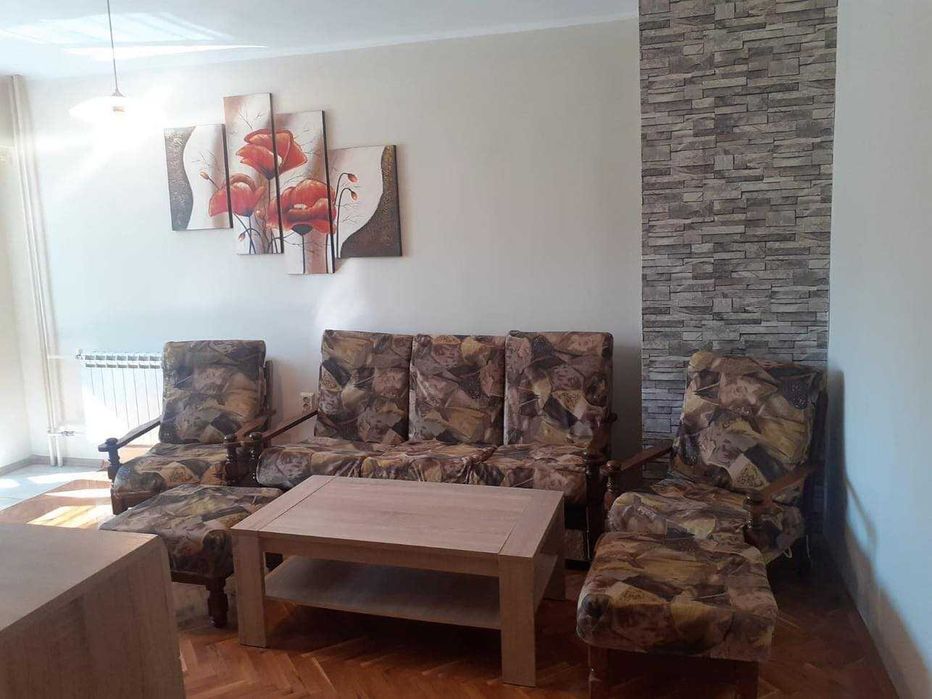 Дава се под наем Двустаен апартамент в Бургас, Славейков - 45 кв.м за 153 € - Снимка #3