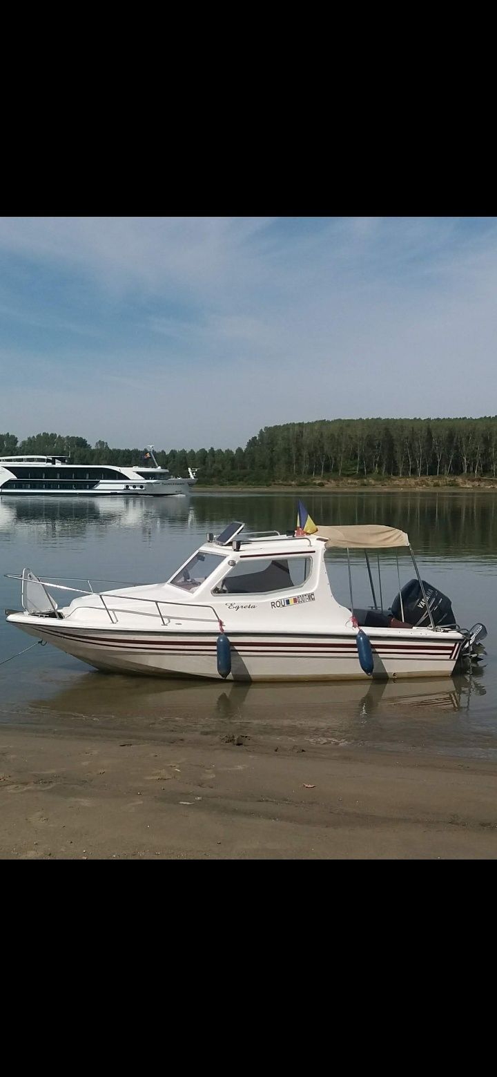 Barca cabinata tip Blade 585
