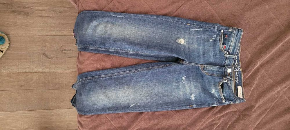 Vând pantaloni Guess, mărimea 24