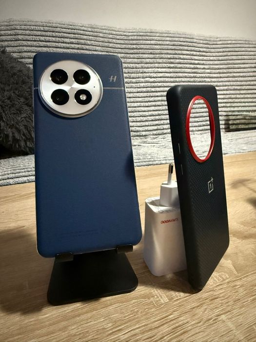 Vând Oneplus 13 full box + încărcător 120w + husa originala