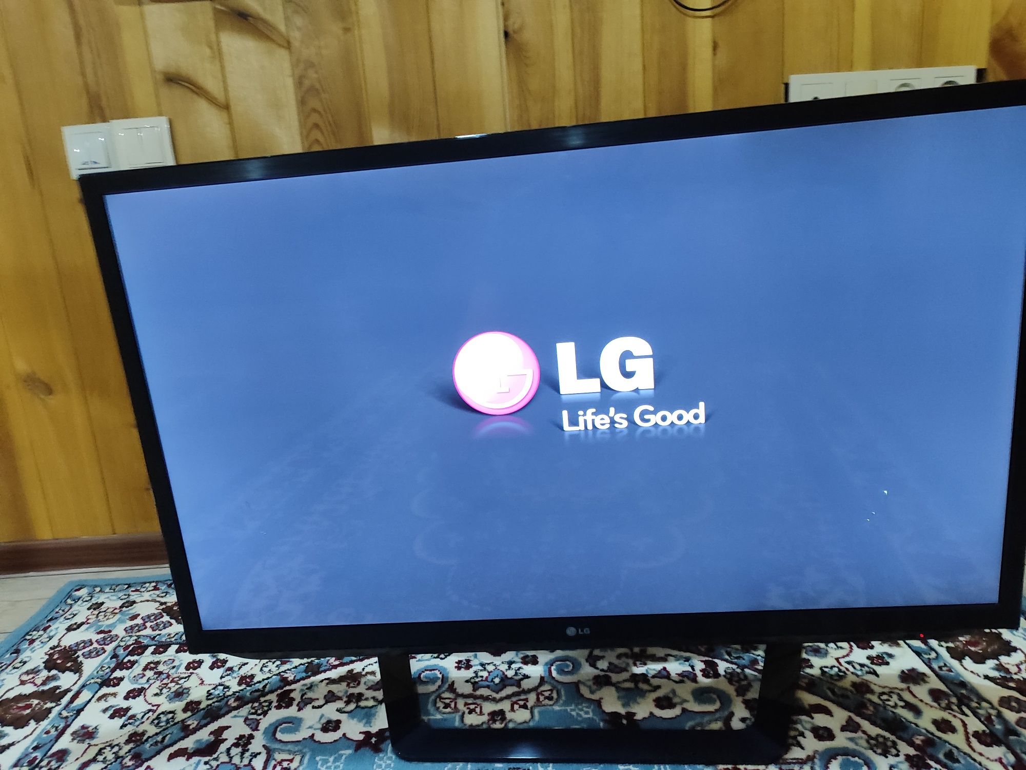 Продам телевизор LG