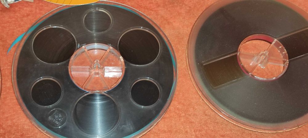 5 bucati 
role magnetofon cu banda 
diametrul la rola 18 cm