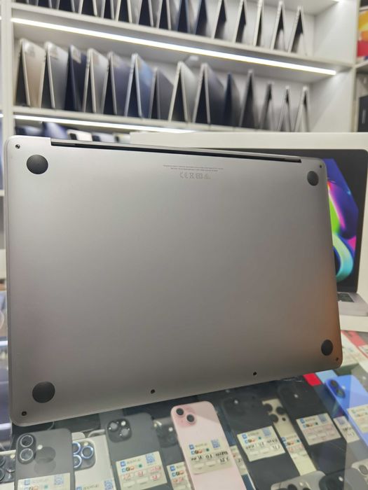 Macbook pro m2 13.6 8ram 512 ssd