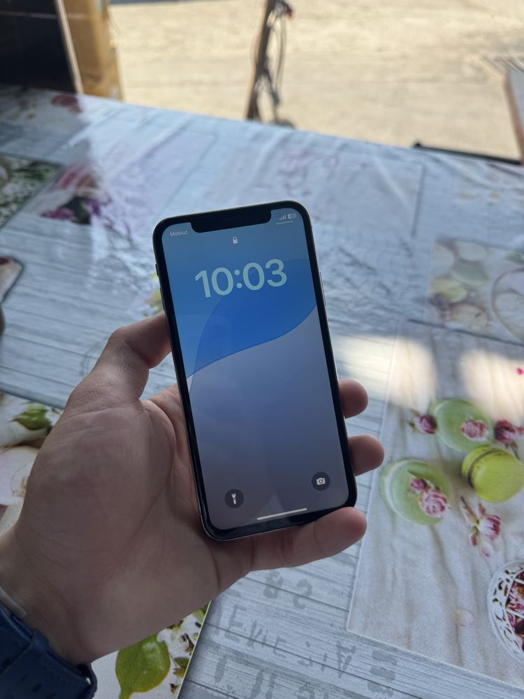 Iphone x srochna sotiladi