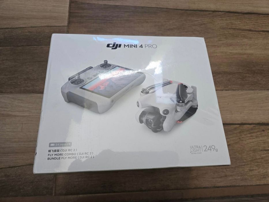 Дрон DJI - Mini 4 Pro Fly More Combo Чисто нов!