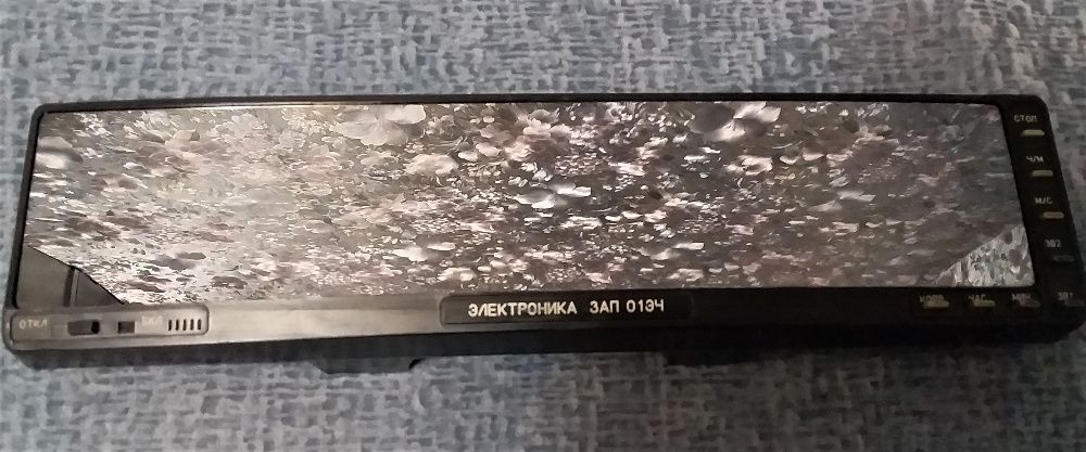 Продам автомобильное панорамное зеркало-часы.