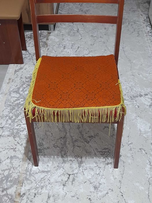 Продается стул из орехового дерева, пр-ва ГДР,  б/у – 1 единица.