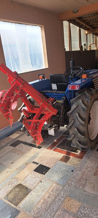 Vând tractor inechitabil japonez 4x4 23 cai