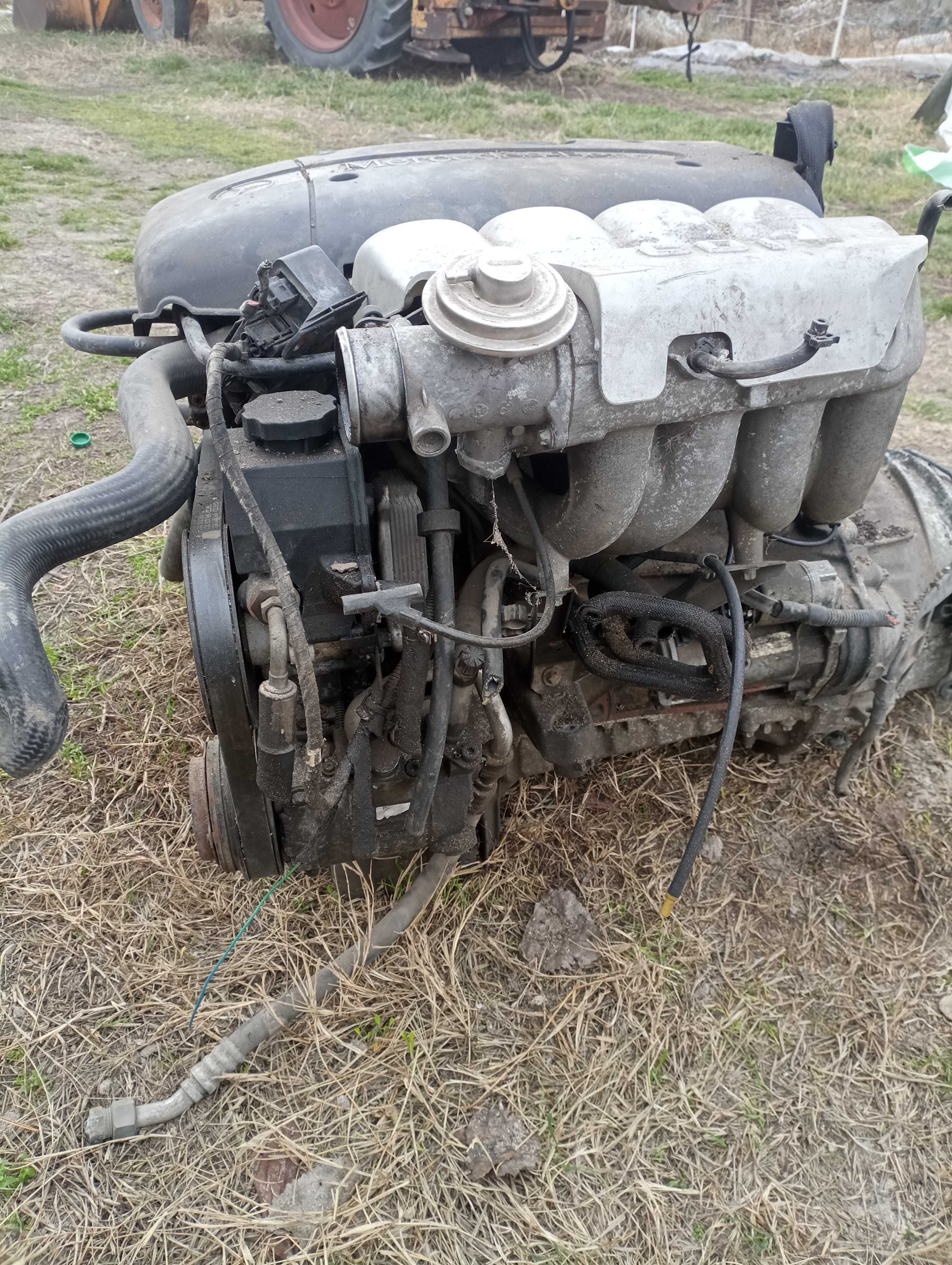 Двигател Мерцедес 2.2 CDI 125 к.с OM611  и ръчна скоростна кутия.