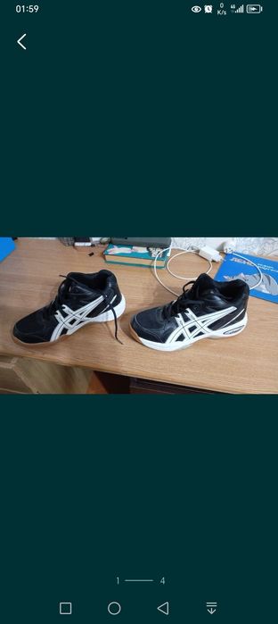 Кроссовки asics волейболтные