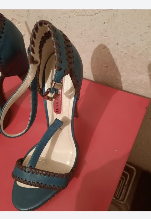 Vând sandale Cesare Paciotti